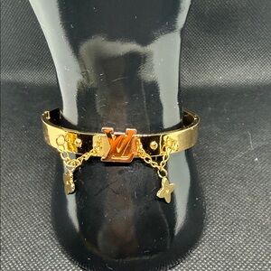 ✅ PRICE IS FIRM ✅ Fashion Gold Bracelet with Charms